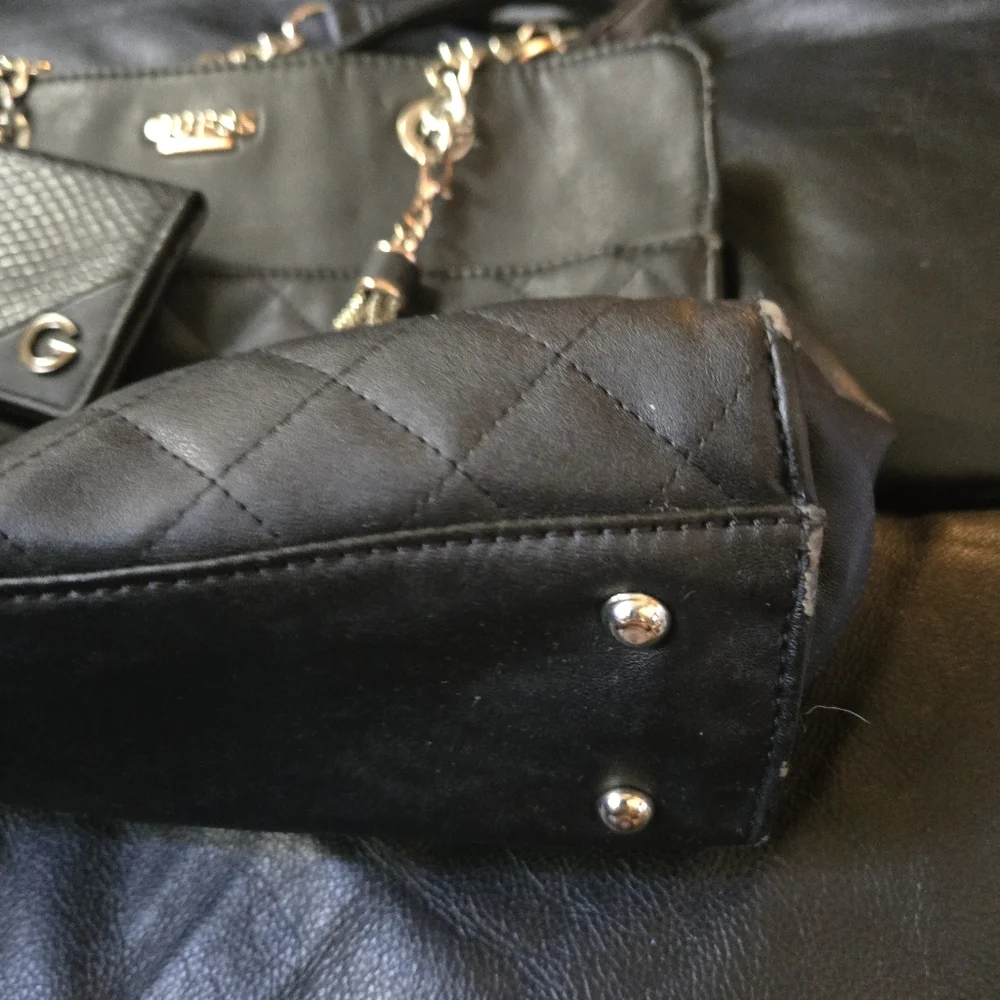 Guess quilted large bag 12"x10"x4" w/free G by Guess card holder - Picture 4 of 13